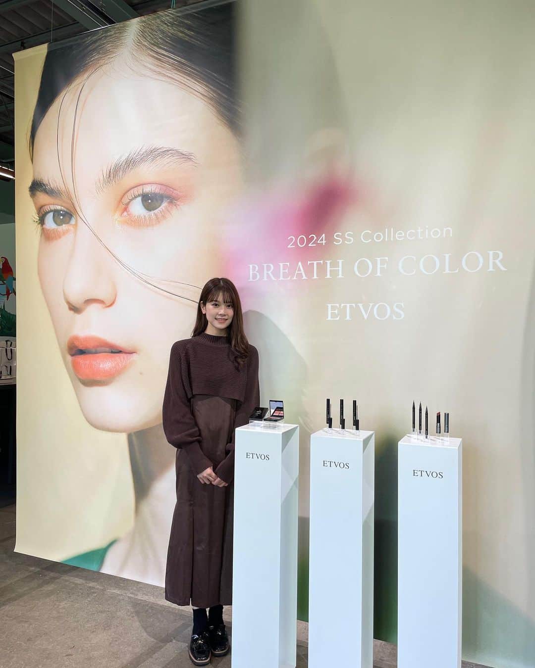 吉川七瀬のインスタグラム：「ETVOS 2024 春夏コレクション新商品発表会に行ってきました💄 アイシャドウがすごく色鮮やかで可愛くて使うのが楽しみ☺️ #ETVOS」