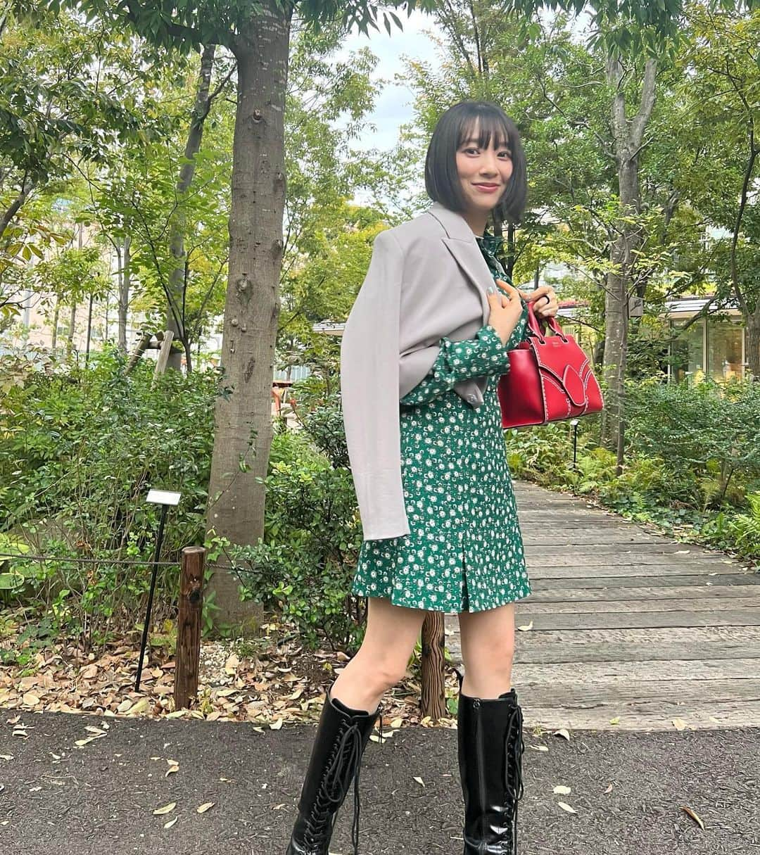 佐藤詩織さんのインスタグラム写真 - (佐藤詩織Instagram)「久しぶりの私服！FCイベントで会える機会ができましたっ☺️💓詳細はひとつ前のリールとプロフィール欄のURLからチェックしてください！  #私服 #ootd #ワンピース #ファッション #コーデ」11月4日 20時49分 - shiori_sato_artwork