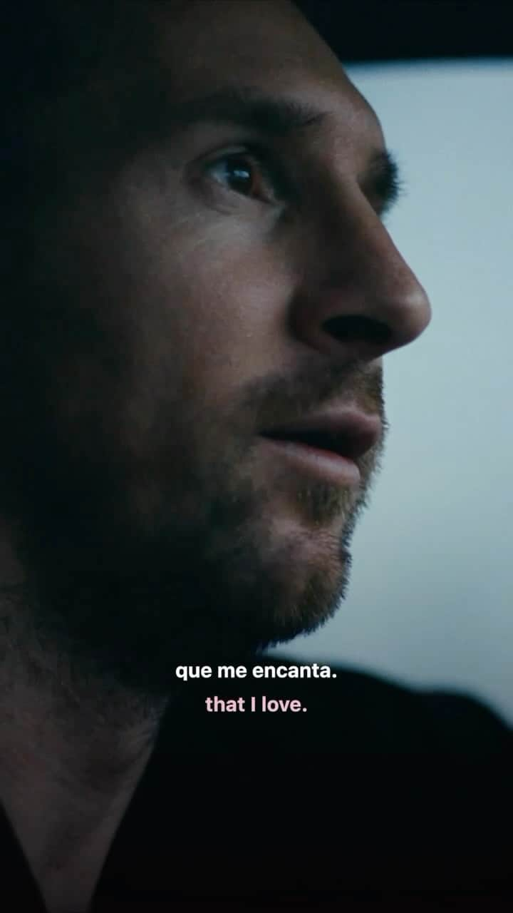 リオネル・メッシのインスタグラム：「Every goal, win or lose, is a chapter I’m grateful for. New episodes of #MessiMeetsAmerica are available now on @AppleTV.  Cada gol, cada reto, es una experiencia por la que estoy agradecido. Disfrutá nuevos episodios en @AppleTV.」