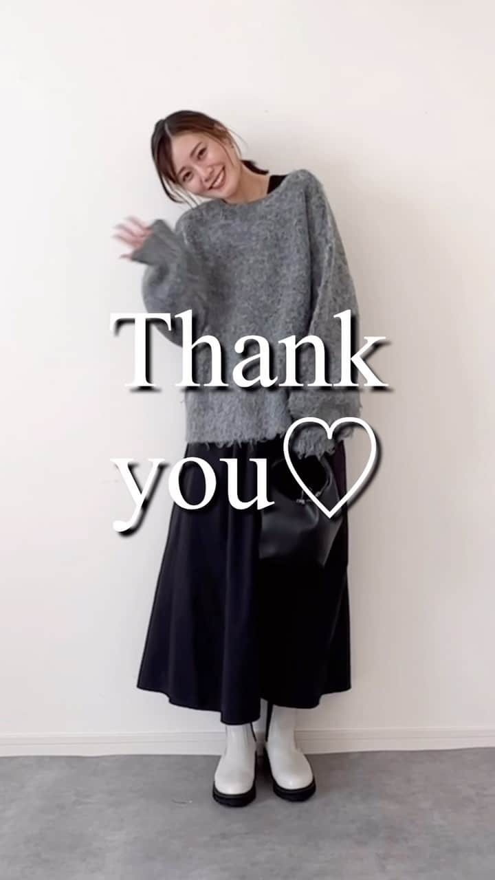 n.etsuuのインスタグラム：「2023.11.4  cardigan▸Classical Elf.(PR) tops▸#GU skirt▸#UNIQLO boots▸I NEED MORE SHOES bag▸LEMORE  @classicalelf_official 《JaVa ジャバコラボ》ほろ甘コーデに。 6色展開ローゲージプルオーバーニット gray / L  これは！！ 着た瞬間にカワイーってなったやつ🤭🩶  ゆったり具合も、 少し重みがある感じも最高です👏  #classicalelf#クラシカルエルフ #エルフコーデ #zozo #zozotown #高身長コーデ #ママコーデ#シンプルコート#アラフォーママ #タイアップ#スフレヤーンハイネックセーター #スマートアンクルパンツ」