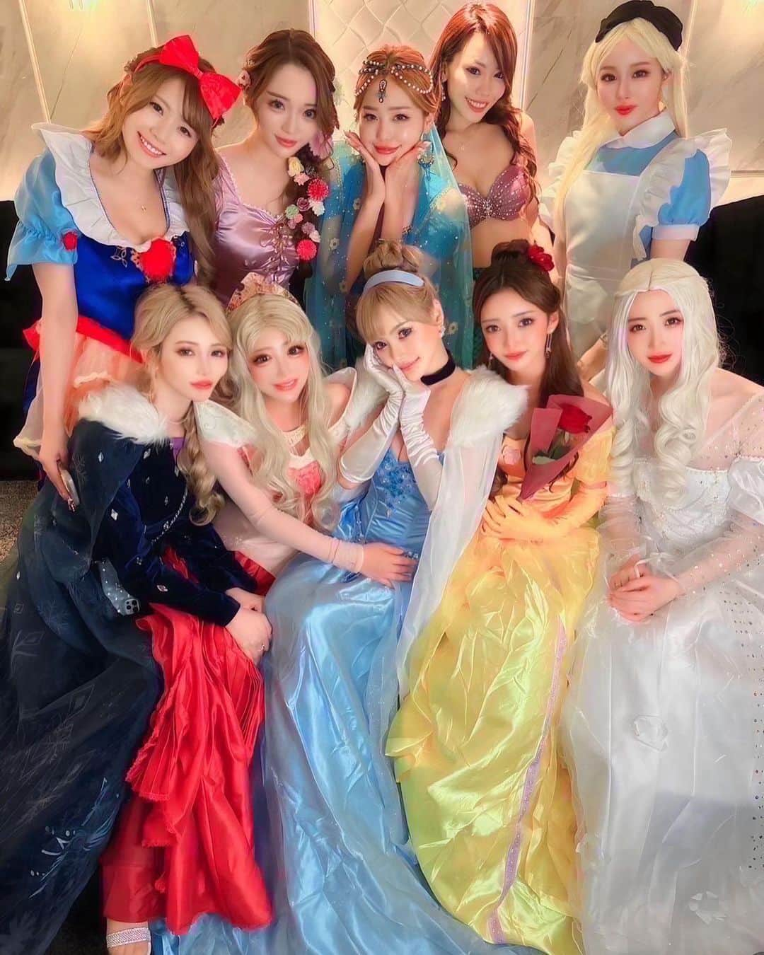 葉月芽生さんのインスタグラム写真 - (葉月芽生Instagram)「最後はみんなでコスプレ👸👠 みんなが大好きすぎるっっ🩵🩵🩵  #halloween  #princess #lastday」11月4日 20時50分 - mei_hazuki