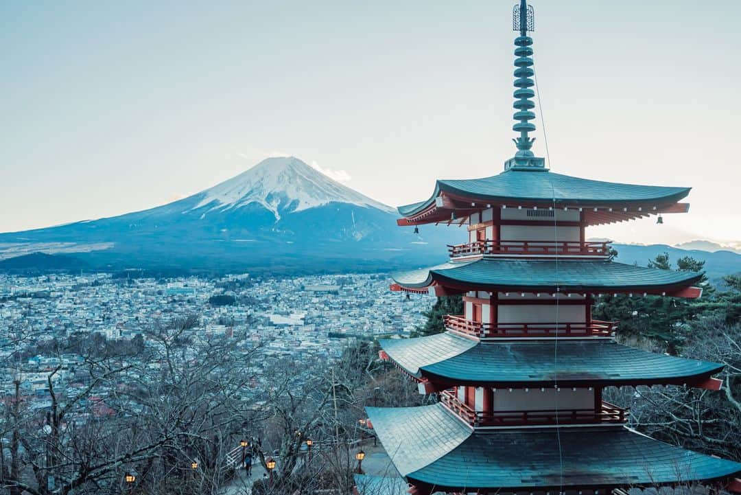 Sonoda COO Yukiyaのインスタグラム：「Check and Follow Beautiful Japan → @coo_travelphoto  Mt.fuji , one of my recommendations to visit when you come to Japan.  #photographer #videographer #tokyo #kawaguchiko #kyoto #family #couple #proposal #engagement #mtfuji」