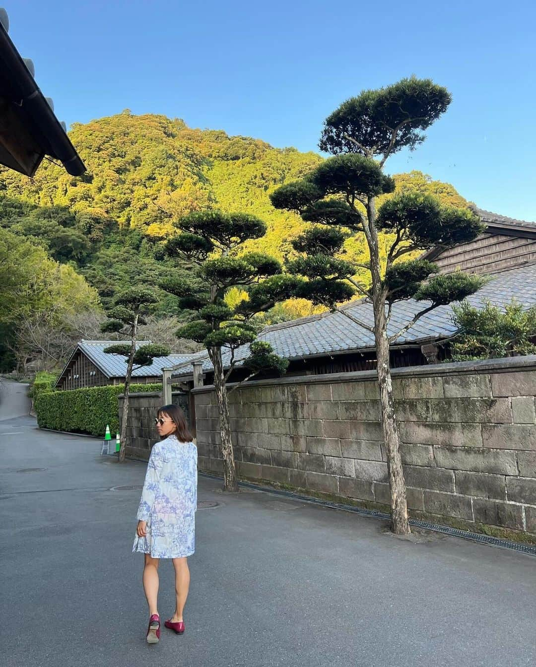 加藤未唯さんのインスタグラム写真 - (加藤未唯Instagram)「仙巌園⛩ とりあえず一旦全部違うポージングしといた🙃  お天気が良く、桜島を望む雄大な庭園は美しかったですꉂ‪🌱‬ 何度も訪れたくなるそんな島津家の別邸。 今回は御殿を見る時間がなかったので、次は絶対見たい😍 売店のおだんご美味しかった～ #仙巌園 #せごどん #桜島」11月4日 21時01分 - miyukato1121