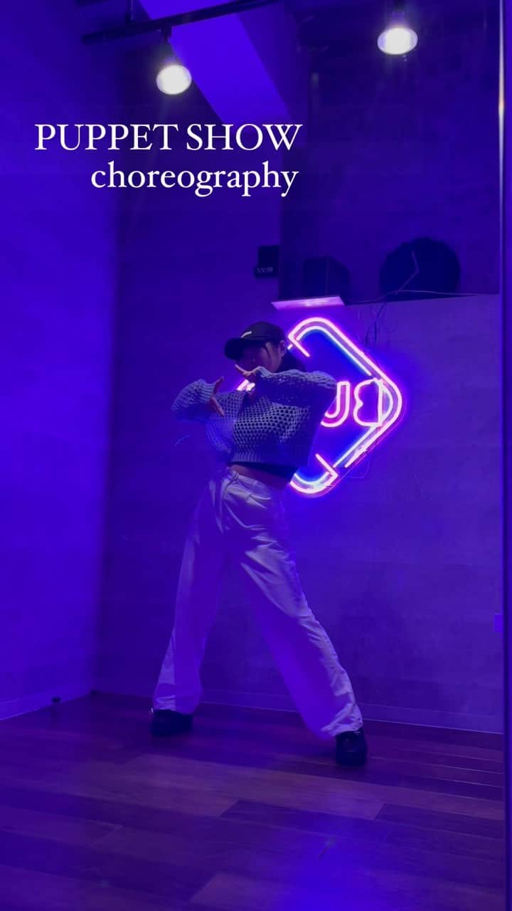 CHISATOのインスタグラム：「♪.PUPPET SHOW / @xgofficial  choreo by Me🙋🏻‍♀️  #PUPPETSHOW #XG #punking #dance #choreography #studiobuzz  #ちさとコレオ」
