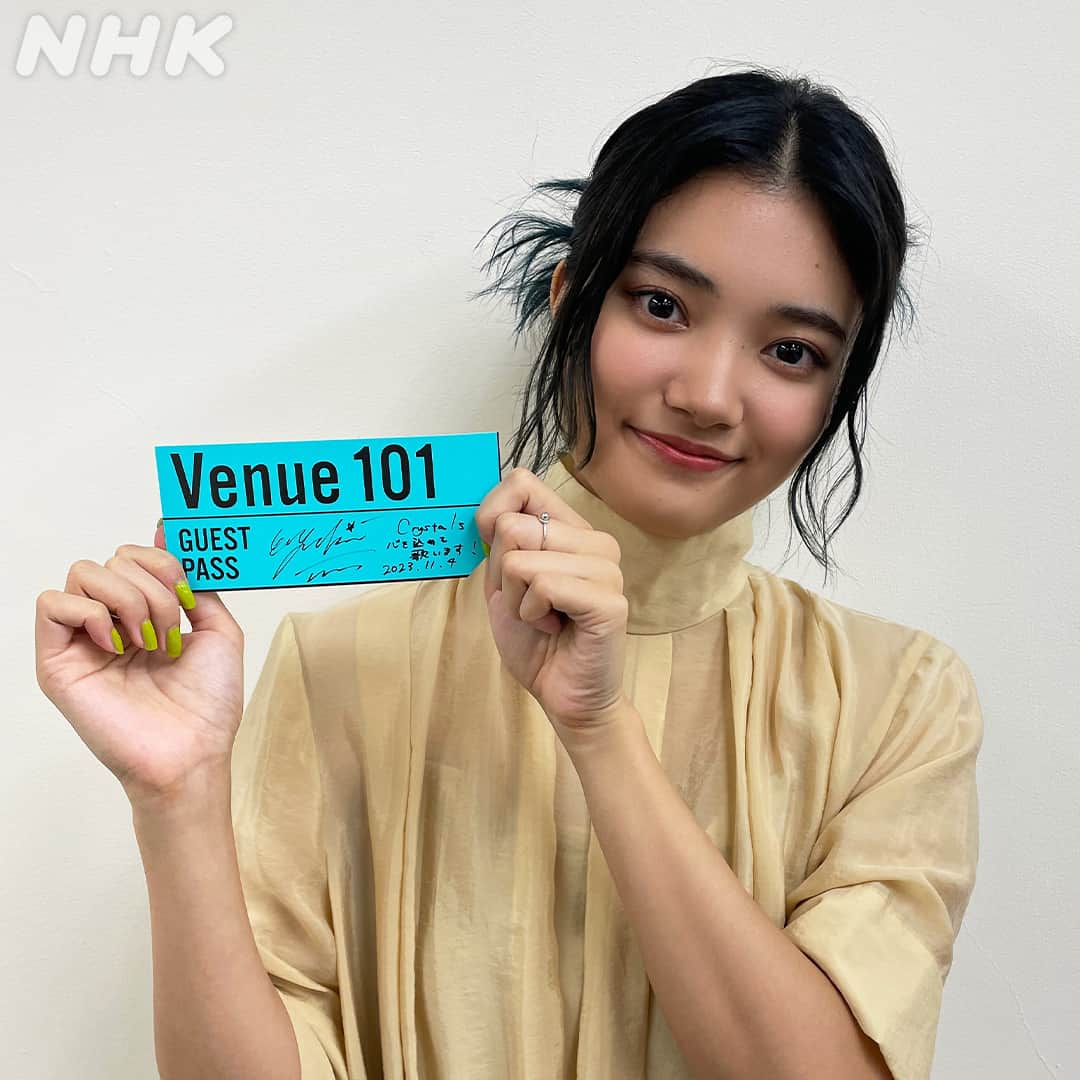 NHK「シブヤノオト」のインスタグラム：「「Venue101」 このあと23時から生放送⚡️  💎 由薫 💎   ゲストパスに サインをいただきました🎫🖊  #日向坂46 #由薫 #Venue101」