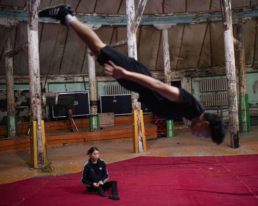 AFP通信さんのインスタグラム写真 - (AFP通信Instagram)「Mongolia's circus performers fight to preserve their craft⁣ ⁣ Mongolia's storied circus performers say that years of state neglect for their craft have left them few spaces left to train -- but are determined to restore the country's long-lost love for the big top.⁣ ⁣ 1 & 2 - Students practice contortionism at the Flower Studio in Ulaanbaatar.⁣ ⁣ 3 - A student practices with hoops at the Mongolian Circus School in Ulaanbaatar.⁣ ⁣ 4 -> 10 - Students practice acrobatic exercises at the Mongolian Circus School in Ulaanbaatar.⁣ ⁣ 📷 @ppardo1 #AFP」11月4日 21時00分 - afpphoto