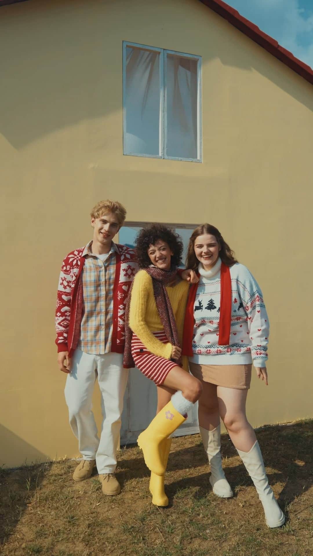 SHEINのインスタグラム：「It's almost KNITSmas! 🎄 Greet the season in all things cozy with our very merry sweaters, cardigans, scarves & more! 🌟  🔗:https://shein.shop/7mi5slz  #SHEINholidayseason」