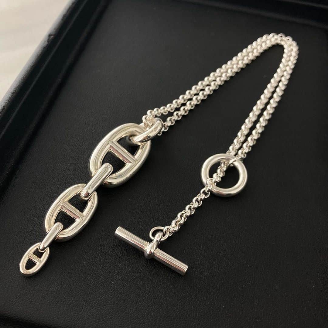 RINKAN渋谷店のインスタグラム：「. 《 HERMES 》  MODEL : Enchainee Necklace Large ⁡ －－－－－－－－－－ー－－－－－－－－－－－－－－  商品の詳細につきましてはDM、又はお電話にてお問い合わせ下さい。 ⁡ DMやお電話からの郵送販売も可能です。 ⁡ ショッピングローンなど各種お支払い方法もご用意しておりますのでご相談下さい。 ⁡ International shipping is available. Please contact us though DM. ⁡ ⁡ 〈RINKAN SHIBUYA〉 TEL：03-5458-3050 LINE ID：@283swjhf」