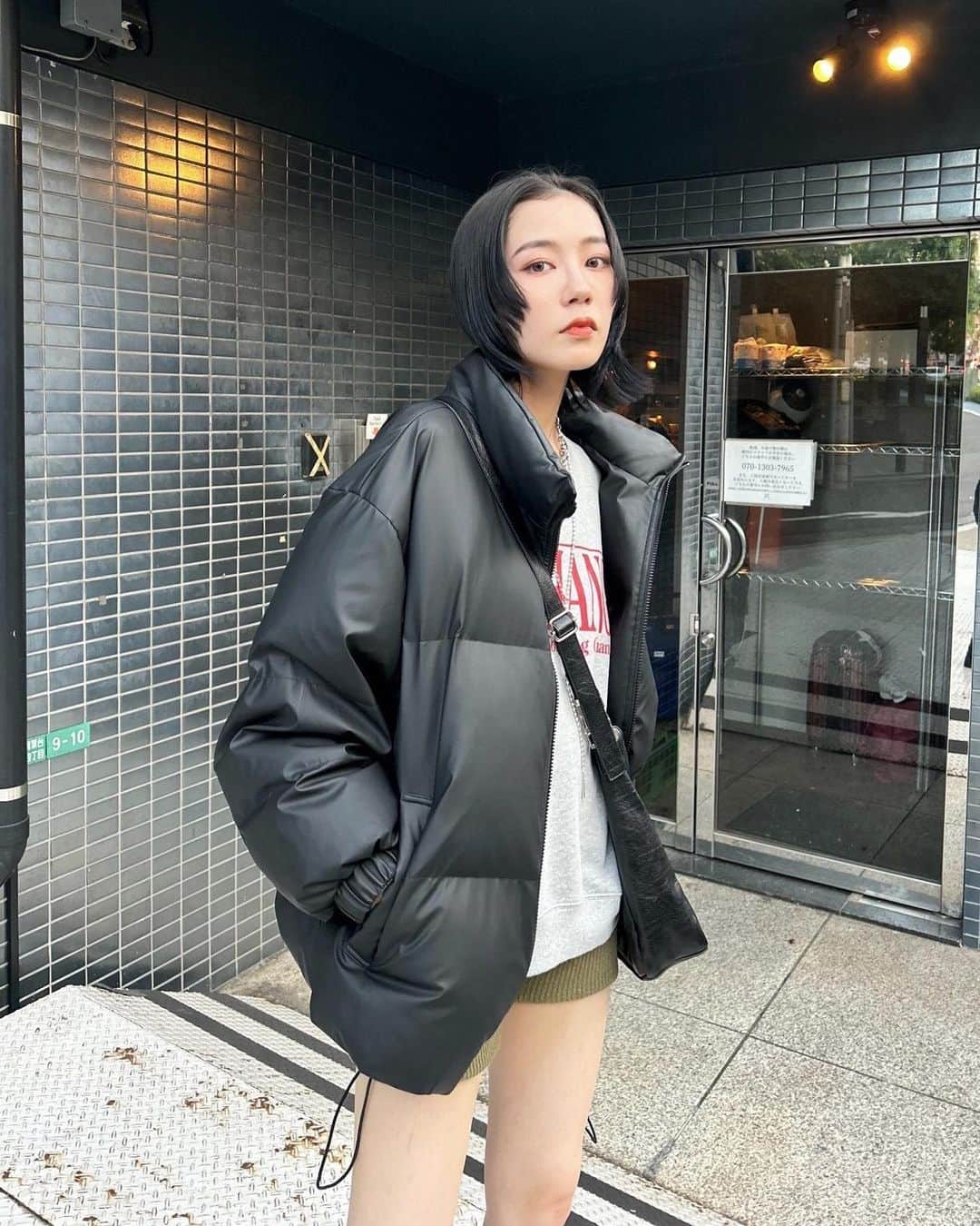 SLY OFFICIAL INFORMATIONのインスタグラム：「ㅤㅤㅤㅤㅤㅤㅤㅤㅤㅤㅤㅤㅤ #SLY_info @yoshimi_toide 【160cm】 ルミネエスト新宿スタッフ __________________________________ SLY店舗・WEBSTORE・ZOZOTOWNにて販売中 ☑︎FINE TOUCH PUFFER JK (030GAL30-3340) BLK,IVOY,GREIGE ㅤㅤㅤㅤㅤㅤㅤㅤㅤㅤㅤㅤㅤ ☑︎WASHED LOGO SW (030GAA90-3160) BLK,MINT,T.GRY ㅤㅤㅤㅤㅤㅤㅤㅤㅤㅤㅤㅤㅤ ☑CHELSEA SHORT BOOTS (030GAY55-2330) BLK,IVOY __________________________________ ※配送の都合により発売日が異なる場合がございます。 ※店舗により在庫状況が異なります。 #SLY #SLY_fav」