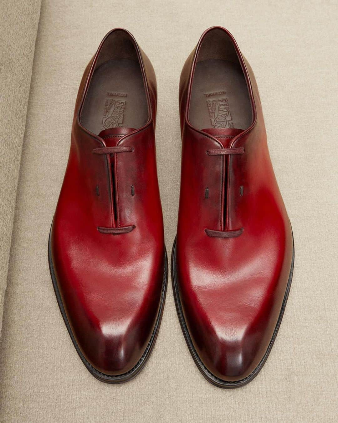 サルヴァトーレ・フェラガモのインスタグラム：「Our #Tramezza shoes are a forever story of elevated craftmanship and enduring elegance, named after the traditional construction technique placing a flexible leather layer between the insole and the sole – “tramezza” literally means “in the centre”. At #Ferragamo, this exceptional handcrafting process is further perfected with the inclusion of a steel support – called the shank and patented in the 1920s – and a beechwood insert to allow for maximum stability and a perfectly fitting shape. #FerragamoTramezza」