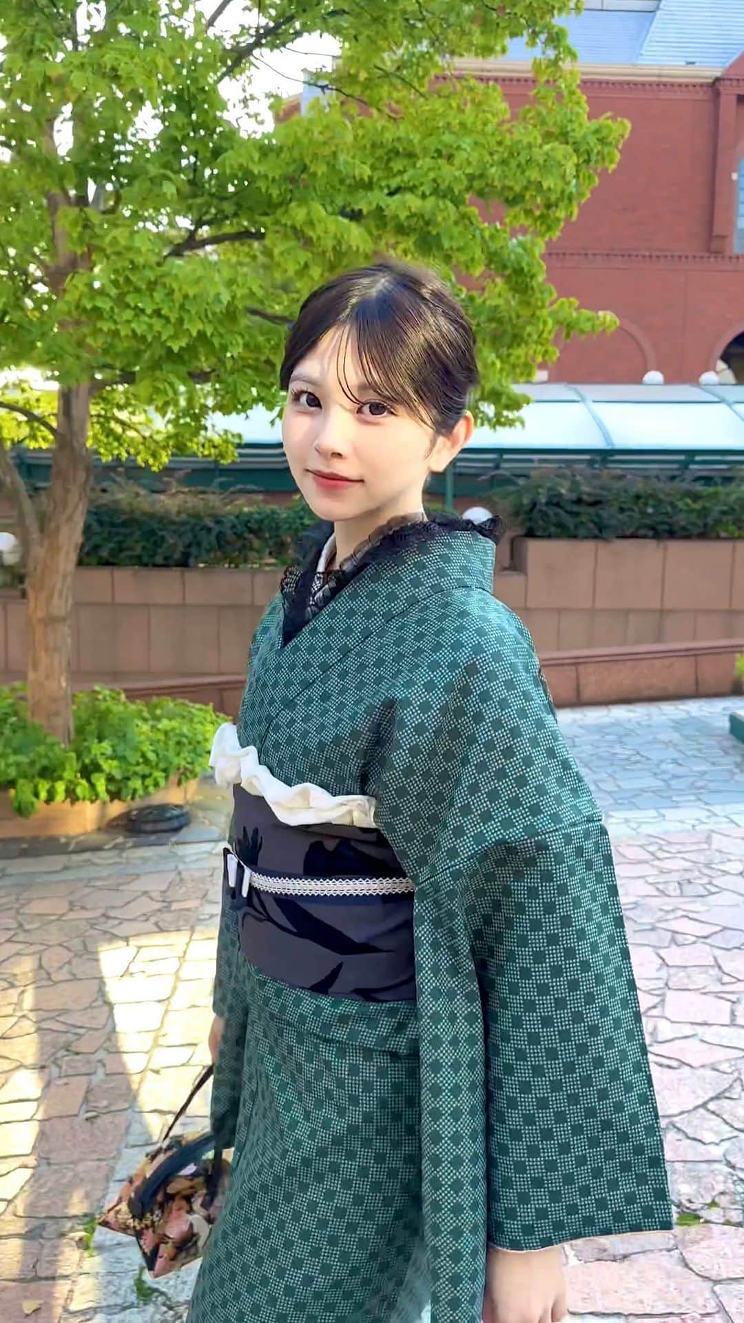 茄子はるのインスタグラム：「・  上品な色味でとても気に入ってます🕊‪💚  👘  ・  #Japanesegirl #japantrip #asakusa #kimono #作品撮り」