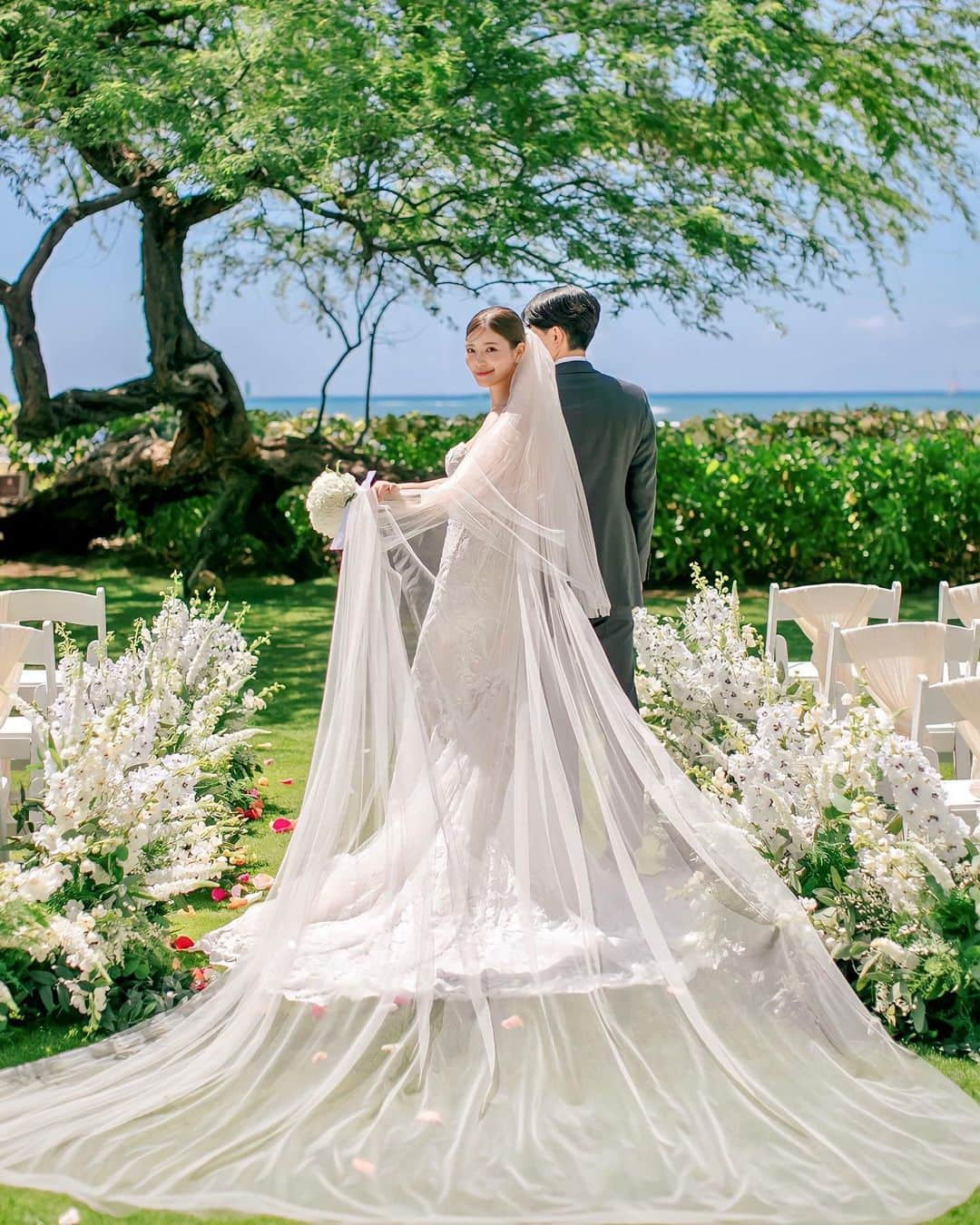 咲和希のインスタグラム：「HAWAII WEDDING MOVIEをYouTubeでUPしました♡ そしてYouTubeが新しいアカウントになったのですがその理由は次の動画で説明します。 改めて是非チャンネル登録宜しくお願いします🤍 色んなコンテンツを上げていきたいと思うのですが こういうのが見たいなどがあればコメント待ってます✨ 咲和希channel  https://www.youtube.com/@Sakikazukichannel」