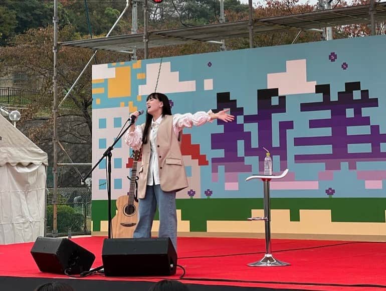 Annaさんのインスタグラム写真 - (AnnaInstagram)「滋賀短期大学の「すみれ祭」 出演してきたー！初めての滋賀県！ 学園祭ライブとっても楽しかった💨 初めて聴く人が多いだろうに、みなさん手拍子たくさんしてくれたり手振ってくれたり本当に嬉しかったー！！！  またみなさんに会えますように☺️🫶🏻 本当にありがとうございました！  #滋賀短期大学 #すみれ祭」11月4日 21時18分 - anna_mysticeyes
