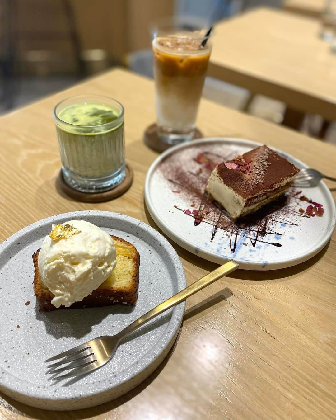 MICさんのインスタグラム写真 - (MICInstagram)「ある日の思い出📝  まいこさんと北角でランチからのカフェ☕️  #GiovanniPina #onthehillcoffeebarBar  #北角cafe #northpoint  #北角美食 #北角ランチ  #ランチ #香港ランチ   #香港カフェ #香港グルメ #香港カフェ  #hkfoodie #hkcafe #hkrestaurant #restauranthk #香港在住さんと繋がりたい #🇭🇰 #香港在住 #海外生活  #香港観光 #香港生活」11月4日 21時18分 - micmofmof