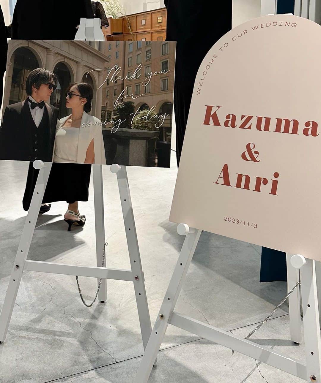 前沢海友さんのインスタグラム写真 - (前沢海友Instagram)「happy wedding💍 ㅤㅤㅤㅤㅤㅤㅤㅤㅤㅤㅤㅤㅤ なんでこんな素敵なのって羨ましくなるくらい 美男美女な2人で沢山幸せ分けて貰った✨ あんな綺麗な花嫁さん見た事なかったよ🥺💖 (登場した瞬間綺麗すぎて泣けた。) ㅤㅤㅤㅤㅤㅤㅤㅤㅤㅤㅤㅤㅤ 上京してきてからできた友達の結婚式が あんちゃん第一号😍(レベル高すぎる♡) ㅤㅤㅤㅤㅤㅤㅤㅤㅤㅤㅤㅤㅤ 忙しい中書いてくれたメッセージカードや 細かい所までオシャレで2人のこだわり沢山な空間にいれて 人生一度の素敵な日に携われて幸せでした😩💖 ㅤㅤㅤㅤㅤㅤㅤㅤㅤㅤㅤㅤㅤ 改めてご結婚おめでとう✨  ㅤㅤㅤㅤㅤㅤㅤㅤㅤㅤㅤㅤㅤ ㅤㅤㅤㅤㅤㅤㅤㅤㅤㅤㅤㅤㅤ #happywedding #friend #tokyo #newpost #l4l #ウエディングドレス #結婚式 #幸せ空間」11月4日 21時11分 - maezawamiyu