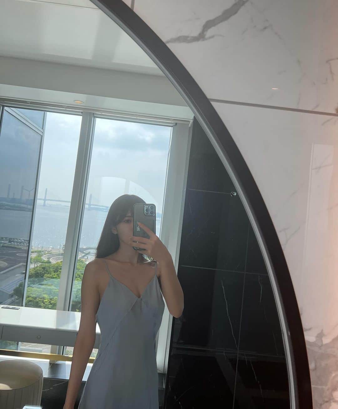 清水愛美のインスタグラム：「🤍🩵  家族が風邪でダウンしております🤧 (インフルでもコロナでもないの💦) 私は今の所元気です✨ 早く寝よ💤  #写真は関係ないです　 #ホカンスしたい」