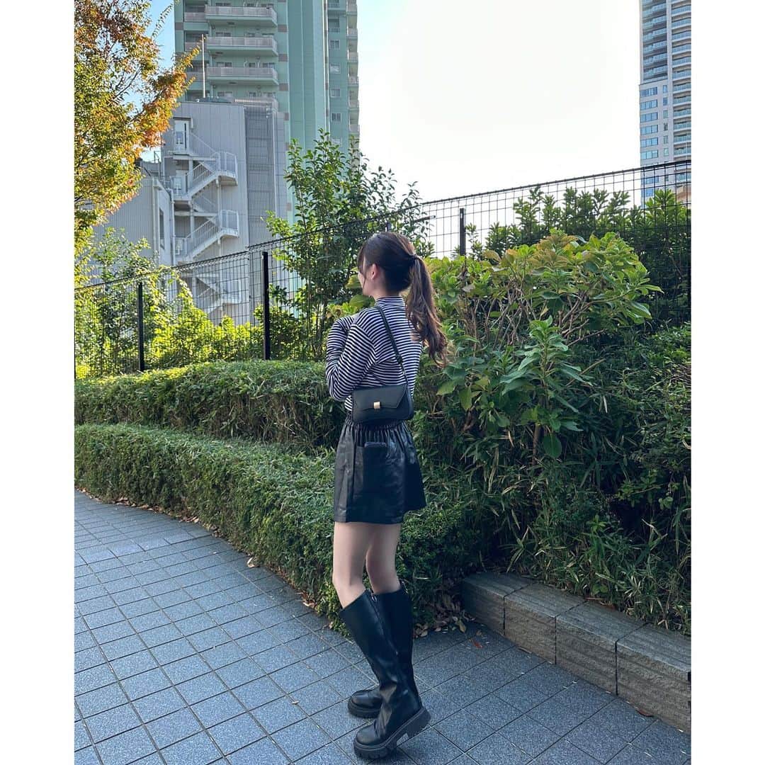 咲奈さんのインスタグラム写真 - (咲奈Instagram)「この日はブラックコーデ🖤 首元のワンポイントが可愛くてお気に入り〜 ロングブーツが履ける季節になってきたの嬉しすぎる( ◜ᴗ◝ )」11月4日 21時35分 - sachan_81