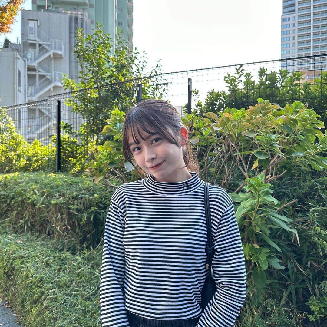 咲奈のインスタグラム：「この日はブラックコーデ🖤 首元のワンポイントが可愛くてお気に入り〜 ロングブーツが履ける季節になってきたの嬉しすぎる( ◜ᴗ◝ )」
