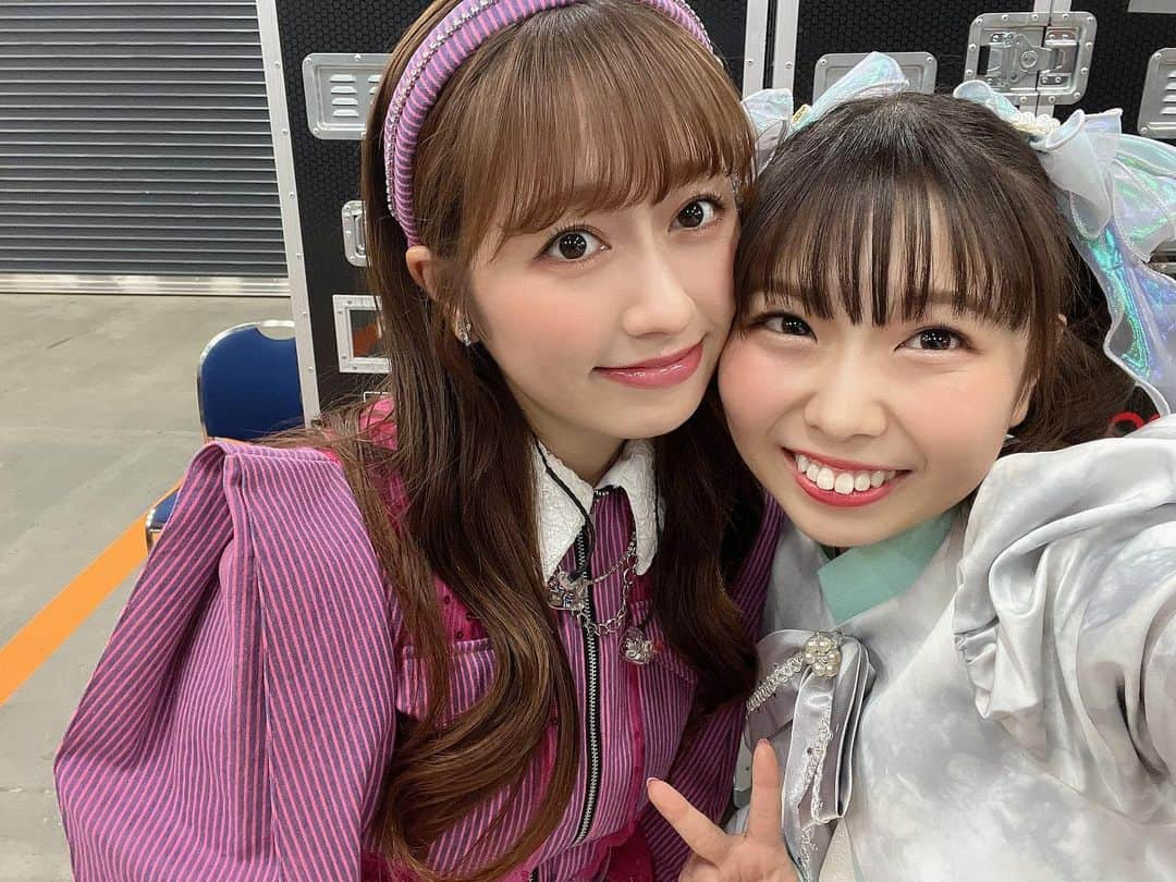 播磨かなさんのインスタグラム写真 - (播磨かなInstagram)「🩷  あーりんとの ツーショットです🤭💞 ありがとうございます!!!  たくさん撮って頂いたかな!播磨かな!!  　 　 　 　 　 　 　 　 　 　  #スタプラフェス  #ももいろクローバーz さま #ももクロ さま #momoclo さま #佐々木彩夏 さま #播磨かな  #ツーショット」11月4日 21時31分 - harima__official