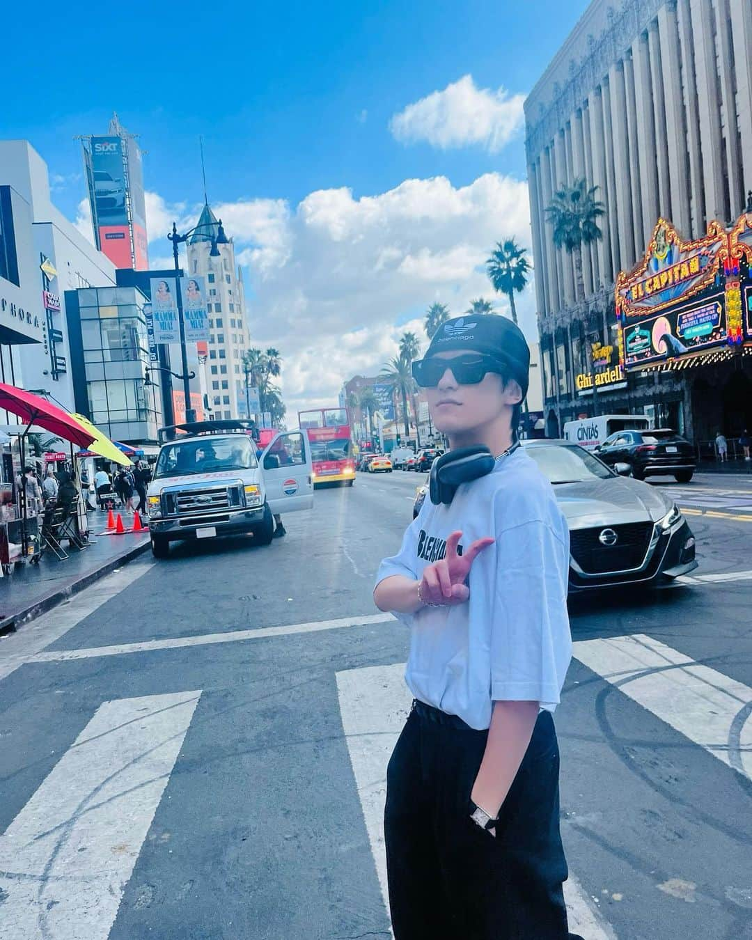 Travis Japan（トラジャ）さんのインスタグラム写真 - (Travis Japan（トラジャ）Instagram)「⁡ ⁡ 【Memories of LA🇺🇸】 ⁡ Hollywood Walk of Fame⭐️💙🧡 ⁡ #松倉海斗 #Machu #松田元太 #Genta ⁡ #TJgram #WorldwideTJ #TravisJapan」11月4日 21時45分 - travis_japan_official