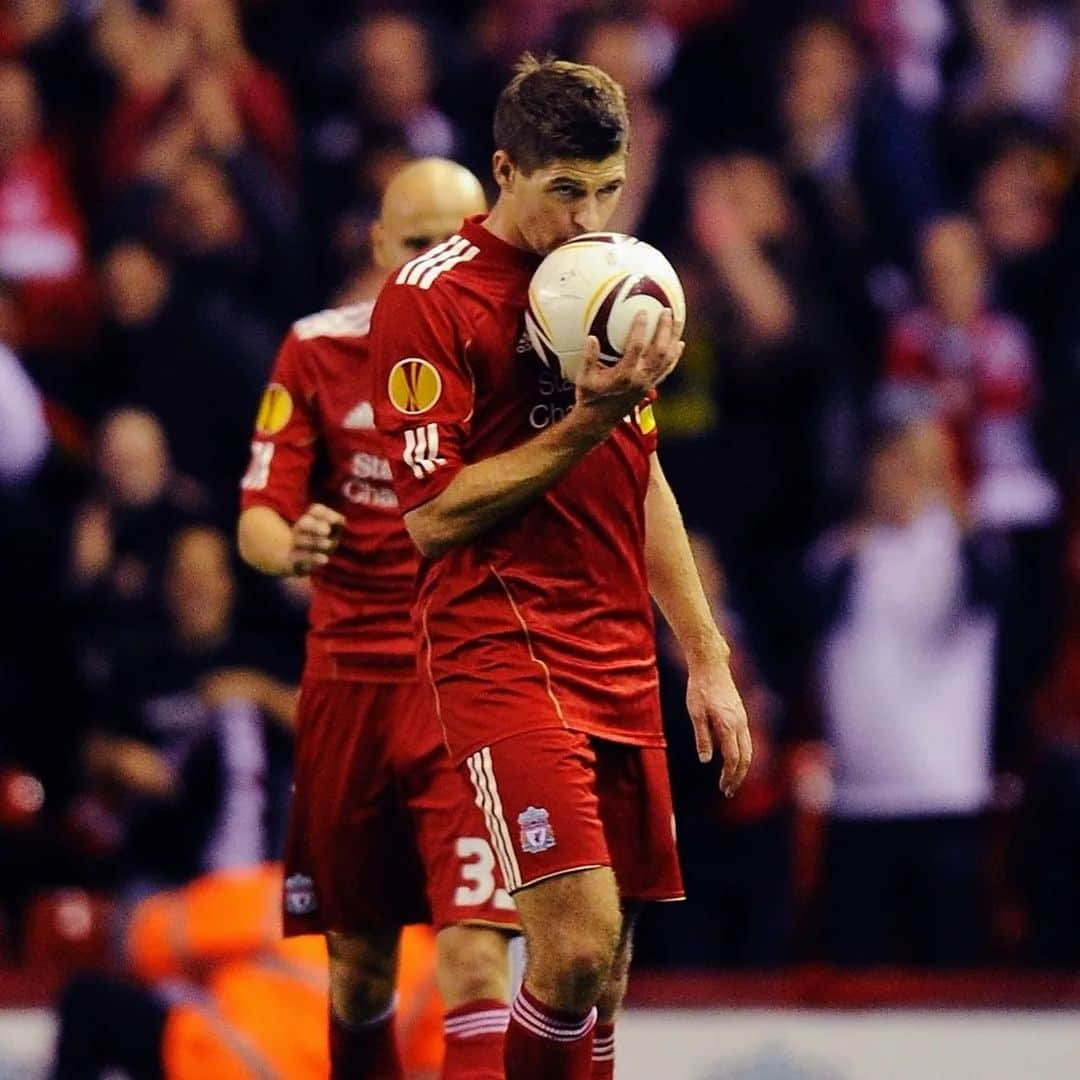 リヴァプールFCさんのインスタグラム写真 - (リヴァプールFCInstagram)「The dink over the keeper for the hat-trick 🤩©️  #OnThisDay in 2010, Stevie G inspired off the bench with a second-half treble against Napoli 👏」11月4日 21時45分 - liverpoolfc