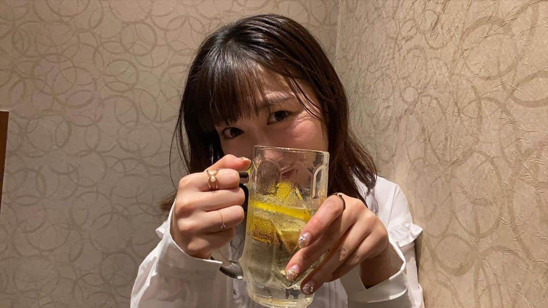 高城れにさんのインスタグラム写真 - (高城れにInstagram)「みんな乾杯しているみたいなので ほろ酔いれれお届け😉💜🍻  私は今日もきっとハイボール一筋です☺️  #ほろ酔い #ハイボール推し」11月4日 21時45分 - takagireni_official