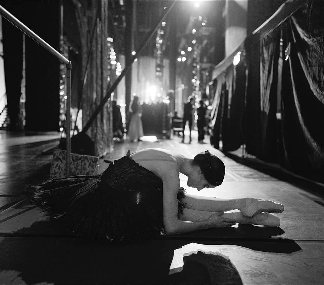 ballerina projectのインスタグラム：「𝐌𝐚𝐱 𝐑𝐢𝐜𝐡𝐭𝐞𝐫 as Odile.   @maxrichtermoves #maxrichter #ballerinaproject #odile #swanlake #backstage #ballerina #ballet   Ballerina Project 𝗹𝗮𝗿𝗴𝗲 𝗳𝗼𝗿𝗺𝗮𝘁 𝗹𝗶𝗺𝗶𝘁𝗲𝗱 𝗲𝗱𝘁𝗶𝗼𝗻 𝗽𝗿𝗶𝗻𝘁𝘀 and 𝗜𝗻𝘀𝘁𝗮𝘅 𝗰𝗼𝗹𝗹𝗲𝗰𝘁𝗶𝗼𝗻𝘀 on sale in our Etsy store. Link is located in our bio.  𝙎𝙪𝙗𝙨𝙘𝙧𝙞𝙗𝙚 to the 𝐁𝐚𝐥𝐥𝐞𝐫𝐢𝐧𝐚 𝐏𝐫𝐨𝐣𝐞𝐜𝐭 on Instagram to have access to exclusive and never seen before content. 🩰」