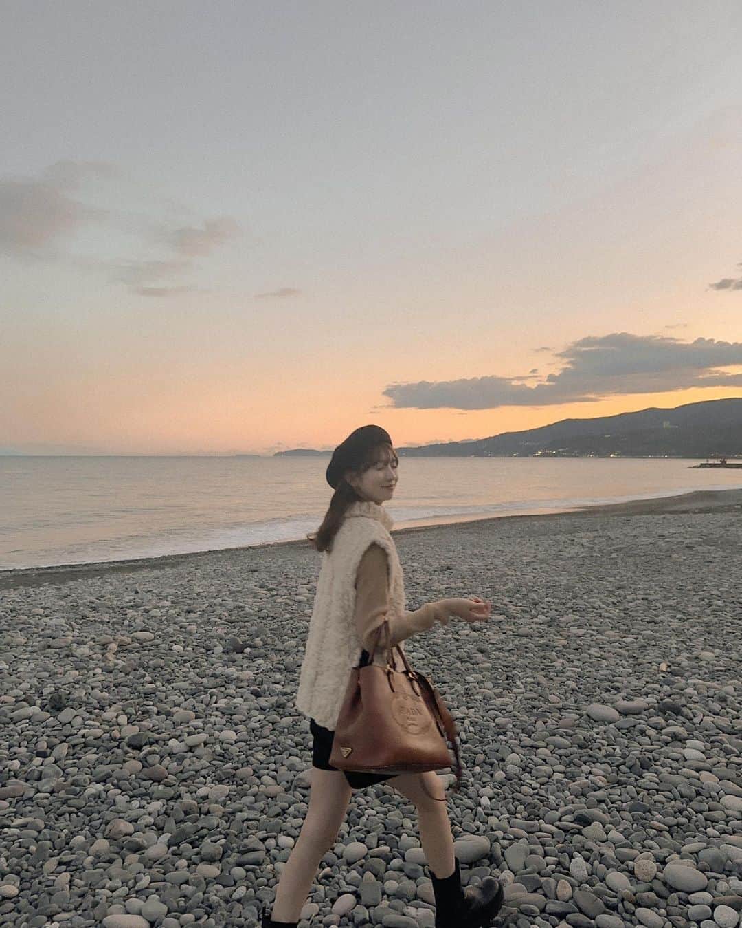 蓮音のインスタグラム：「とてーも楽しかった日から もう一週間なのか🌞  コーデ載せそびれてたので 今更ですが放出させてくだされ🧶  小物はブラックで締めㅤㅤㅤㅤㅤㅤㅤㅤㅤㅤㅤㅤㅤつつ カジュアルになりすぎんように👐🏻 ㅤㅤㅤㅤㅤㅤㅤㅤㅤㅤㅤㅤㅤ #富士山リベンジ求む」