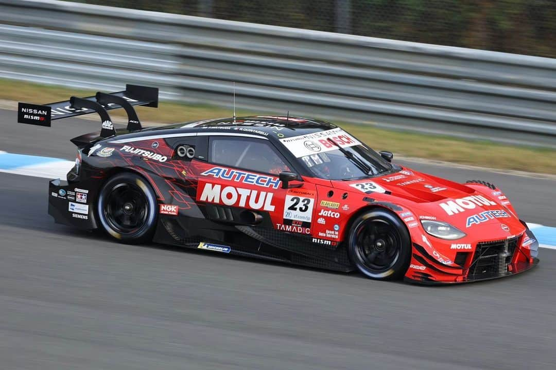 密照幸映のインスタグラム：「. 【SUPER GT Rd.8 モビリティリゾートもてぎ　予選】  今日の予選も沢山の応援 ありがとうございました☺️ 来場者も多くこれぞ最終戦！という 感じがしました🔥  朝は霧が凄くてひんやりしてましたが 段々と日差しが出てきて 天気も良く暑かったですね☀️ コート持ってったけど着る出番もなく、 11月とは思えない暑さでした！  そんな中、予選がスタート！  予選Q1担当ドライバーは松田選手！ ベストタイム1'36,482  6位で予選Q1突破！！  予選Q2担当ドライバーはロニー選手！ ベストタイム1'36,362 タイム差は1秒以内に7台👀💦 僅かなタイム差で 明日は5番手からのスタートとなります！ 明日の決勝、十分に戦える位置で 面白くなってきました。 善戦を期待し明日も一丸となって 応援していきましょう📣🚩  ミシュランタイヤ🛞もラストラン！ 写真に沢山納めてください📸  明日のスケジュールを改めて共有します↓  ーーーーーーーーーーーーーーーーーーーーー 《11月5日（日）決勝》 🎤8:30〜8:40 スポンサーステージ ◆9:20〜10:00 ピットウォーク ◆10:45〜11:00 ドライバーズアピアランス   11:30〜11:50 ウォームアップ走行 （グリッドボードは私が担当します🚩）  11:50〜13:00 スタート進行   13:00〜決勝レース（63Laps）→表彰式 ◆13:30〜14:00 NISSAN/NISMOブース 🎤16:30〜16:40 スポンサーステージ  （◆←のところがみんなと会えるところです） ーーーーーーーーーーーーーーーーーーーーー  今回もNISMOブースサイン会にピットウォーク、ステージの写真などなど ありがとうございました💗 ピットウォーク眩しすぎて目を開けるの必死に頑張ってたのですが、変な瞬間があったらすみません😖💦  そしてそして今日は朝からとっても嬉しいことが…😍もう気づいた人もいるかな？ これは後日ゆっくり投稿させて下さい！  あっという間に明日で今シーズンラスト🥲 最後まで楽しもうね⭐︎⭐︎⭐︎ 明日はグリッドボードも担当するから 写真撮ってくれたら嬉しいです💓  明日も23号車MOTUL AUTECH Zへの 熱い応援を宜しくお願いします🏎️🏁  ©︎NISMO  @MOTULJapan @nissanjapan  @nismo_jp_official   #MOTUL #MOTULJapan #PoweredByMOTUL #NISSAN #日産自動車 #NISMO #GoGoNISSAN2023 #supergt #sgt #スーパーgt #GT500 #circuit #motersport #23 #23号車 #Z #レースクイーン #RQ #RACEQUEEN #モビリティリゾートもてぎ #密照幸映」