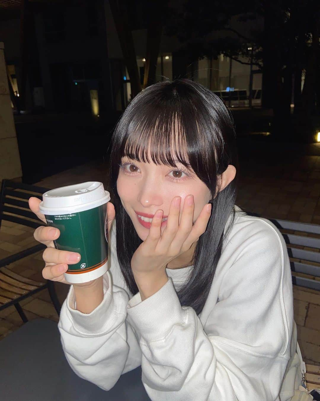 桜木ことさんのインスタグラム写真 - (桜木ことInstagram)「☕️❄️ ⁡ ちょっと寒い外であったかいの飲むの好き☺︎ ココアと親友で心ぽかぽか」11月4日 21時40分 - koto_sakuragi