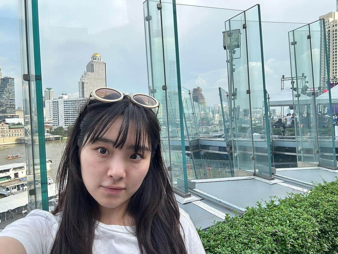 一岡杏奈さんのインスタグラム写真 - (一岡杏奈Instagram)「旅日記 2日目はタイに🐘🇹🇭🥊  久しぶりの海外and初めてのタイはやっぱり楽しい！ 地元飯沢山食べてきましたよ〜 その1部の写真乗っけておくね！  タイはすごく暑くて、めちゃめちゃ汗かいたし日焼けして帰ってきました笑  スコールも凄くて晴れたり雨降ったりだったけど凄くそれも初めての経験でキャーキャー言いながら楽しんでました☀️.°  また行きたい国ですね！ あ、マッサージがすごく気持ち良いのにめちゃくちゃ安くてコスパ神がかってました😇✨💕 是非みんなタイに行ったら行ってみて〜！！  #旅行 #タイ #タイ料理 #タイ旅行 #マッサージ #バンコク #楽しかった」11月4日 21時49分 - anna_ichioka