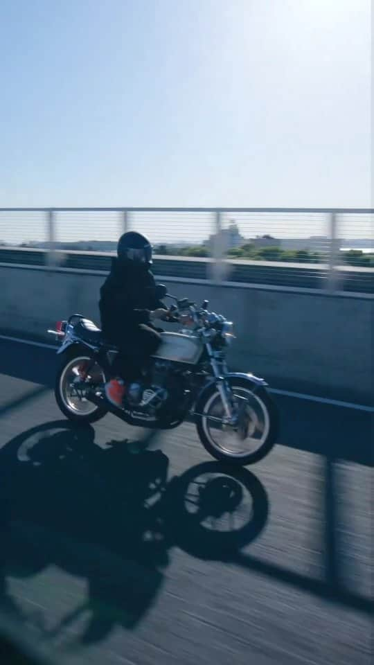 Z李のインスタグラム：「ホンダ⚡ドリームCB400FOUR ................. #CB400FOUR #ヨンフォア #ホンダ #旧車 #絶版車 #旧車好きな人と繋がりたい #旧車バイク #単車 #ほんだのばいく #絶好調 #エンジン #ツーリング #ドラゴンボール」