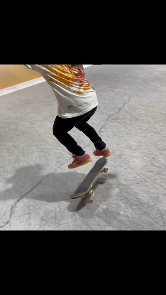 山本勇のインスタグラム：「Un-cut clip (1m53s) of one line at the indoor park #❤️skateboarders  @onepiece_staff #onepiece  #ワンピース #superskateboarding  #isamuyamamoto ©︎Eiichiro Oda/ Shueisha  #powellperalta  #bonesbearings #HASCO #fscom  #goodskates #decomposedskateboards #riptide #totalhealthcare #nike #freestyleskateboarding  #skateboard #skateboarding #スケボー #スケートボード #skatecrunch  #skatecrunchmag  #braillskateboarding #metrogrammed  #berrics #redbull @powellperalta @bonesbearings @hascoskate @fscomsb @goodskates.inc @superskateboarding_ @decomposedskateboards @riptidesports @niketokyo @total_healthcare_nara  @redbull @berrics   Song: Asketa & Natan Chaim - More [NCS Release] Music provided by NoCopyrightSounds Free Download/Stream: http://ncs.io/more Watch: http://ncs.lnk.to/moreAT/youtube」