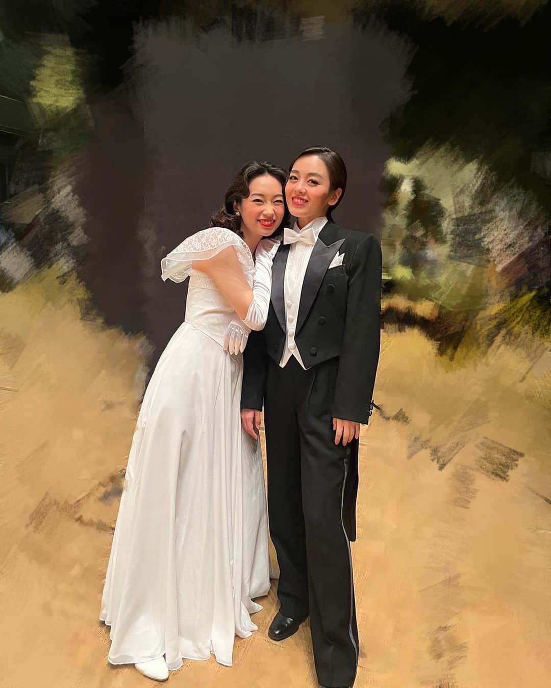 清水くるみのインスタグラム：「#ブギウギ の想い出❣️  六花ちゃんと秋山リリーのツートップ！ 秋山かっこよすぎ！らぶ  スズ子きゃわ🫶  カッコ良すぎる橘先輩！ 同期の和希ちゃん！これから梅丸引っ張ってこな！  新納さん😂初登場からクセ強すぎる😂 テストではもっと色々やっていて、爆笑でした😂 数シーンでしたが、とっても楽しかったです😂 新納さんとはHOPE振り、また演出家と演者という関係性だったの、ウケちゃうね😂」
