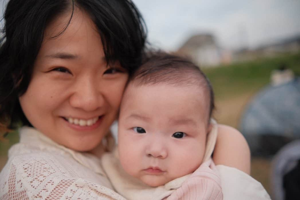 相馬有紀実さんのインスタグラム写真 - (相馬有紀実Instagram)「出来るだけいろんなところに連れて行ってらあげられたらなって😌❤️  それにしても一枚目のいっちゃんカメラ目線ですごい顔🤭 私がおしないっちゃんの顔を3,4枚目に😙(親バカw)  無理はしないけど、出かけて帰ってきたらもう鬼疲れなんだが、母乳あげてるから❓歳❓なんだ❓ 疲労回復術大募集です🤲  #俳優母ちゃん #4ヶ月ママ #4ヶ月ベビー #俳優部 #イベント #体力おばけになりたい」11月4日 21時56分 - yukimi_soma