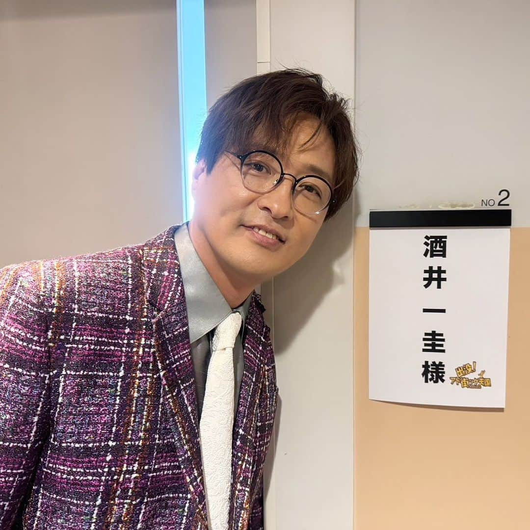 純烈のインスタグラム：「💜  📺テレビ東京 ｢出没！アド街ック天国｣  ご覧いただいた皆さま、共演者の皆さま、スタッフの皆さま！ ありがとうございました✨  先日、酒井さんがインスタで投稿していた #紅ラーメン や今年参加した< #くらやみ祭 >も取り上げられていたりと…  府中に立ち寄ったら行ってみたいところばかりでしたね🌈  ｢出没！アド街ック天国｣はTVerやU-NEXTでも配信しているようなので、ぜひそちらでもお楽しみください😊   #テレビ東京  #出没アド街ック天国  #府中   #ありがとうございました😊 #酒井一圭」