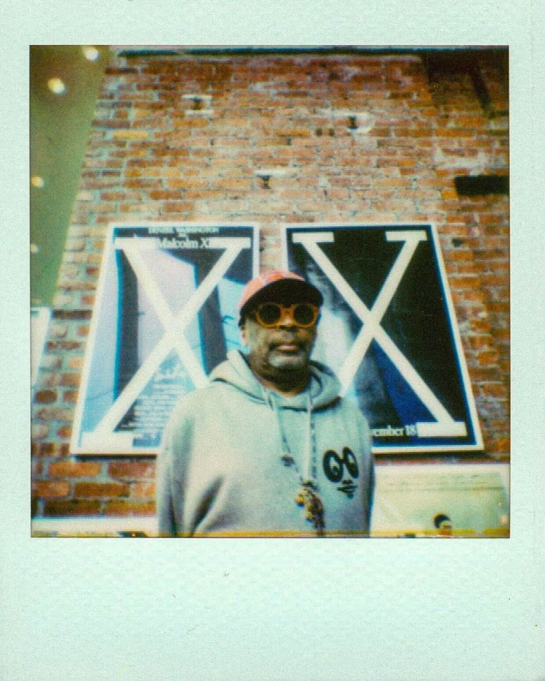 ブルックリン美術館のインスタグラム：「Spreading love the Crooklyn Museum way! 🫶⁠ ⁠ Between brownstones and bodegas, Soul Train and street games, Spike Lee: Creative Sources is being brought to life! Shop the Crooklyn Capsule Collection, iconic pieces from Spike Lee (@officialspikelee) and designer Tré Seals (@vocaltype.co), in-person or online at the link in our bio. ⁠ ⁠ 📷 @mannyr_19, @pwbiel, @andreag578, @devinloud」