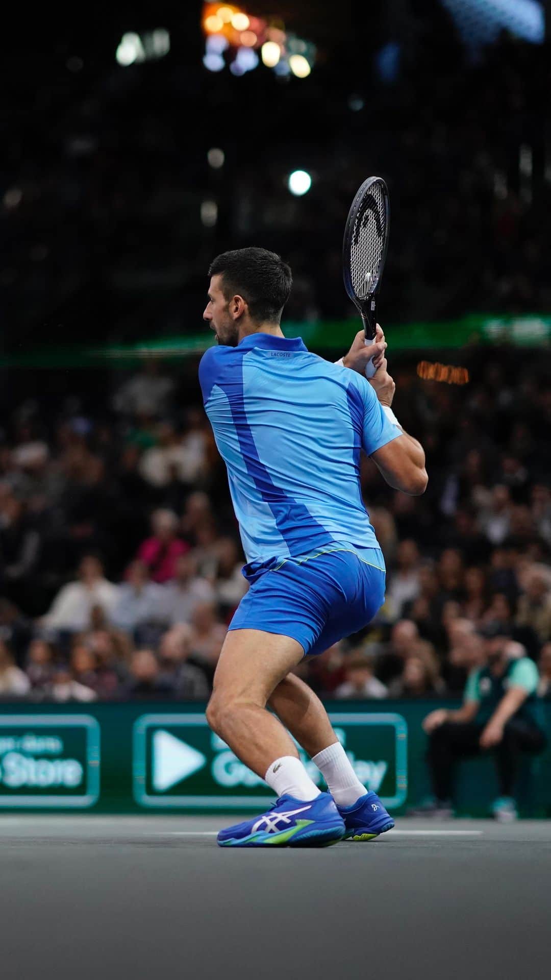 ノバク・ジョコビッチのインスタグラム：「🇷🇸 7/6(3)  Djokovic pushes this thrilling match into a decider 🔥   #RolexParisMasters」