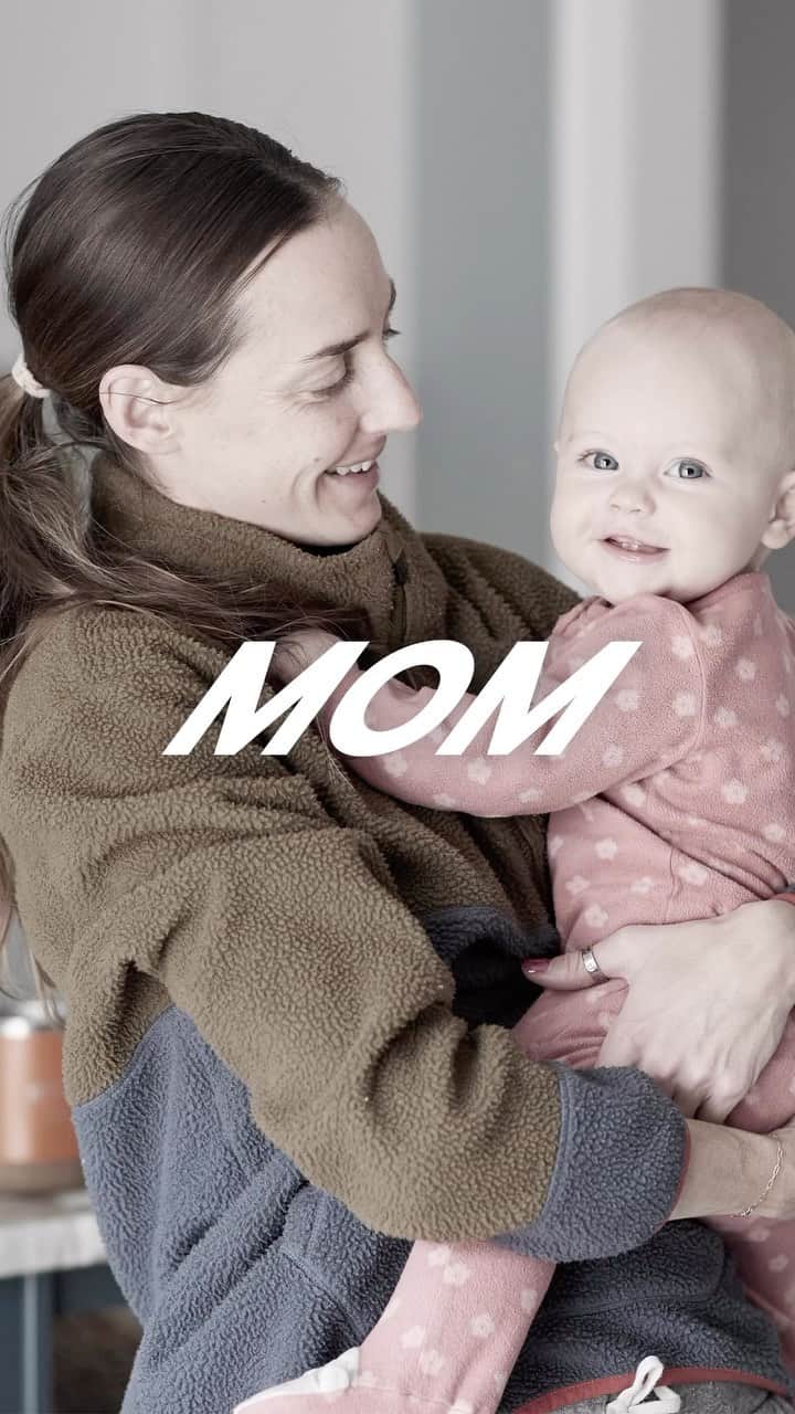 サッカニーのインスタグラム：「Welcome back, @mollyhuddle!  Tomorrow, Molly will be running the NYC Marathon for the third time. This year, she is raising money for @andmother_org - an organization dedicated to breaking the barriers that limit a woman’s choice to pursue and thrive in both career and motherhood. To learn more, click the link in bio.」