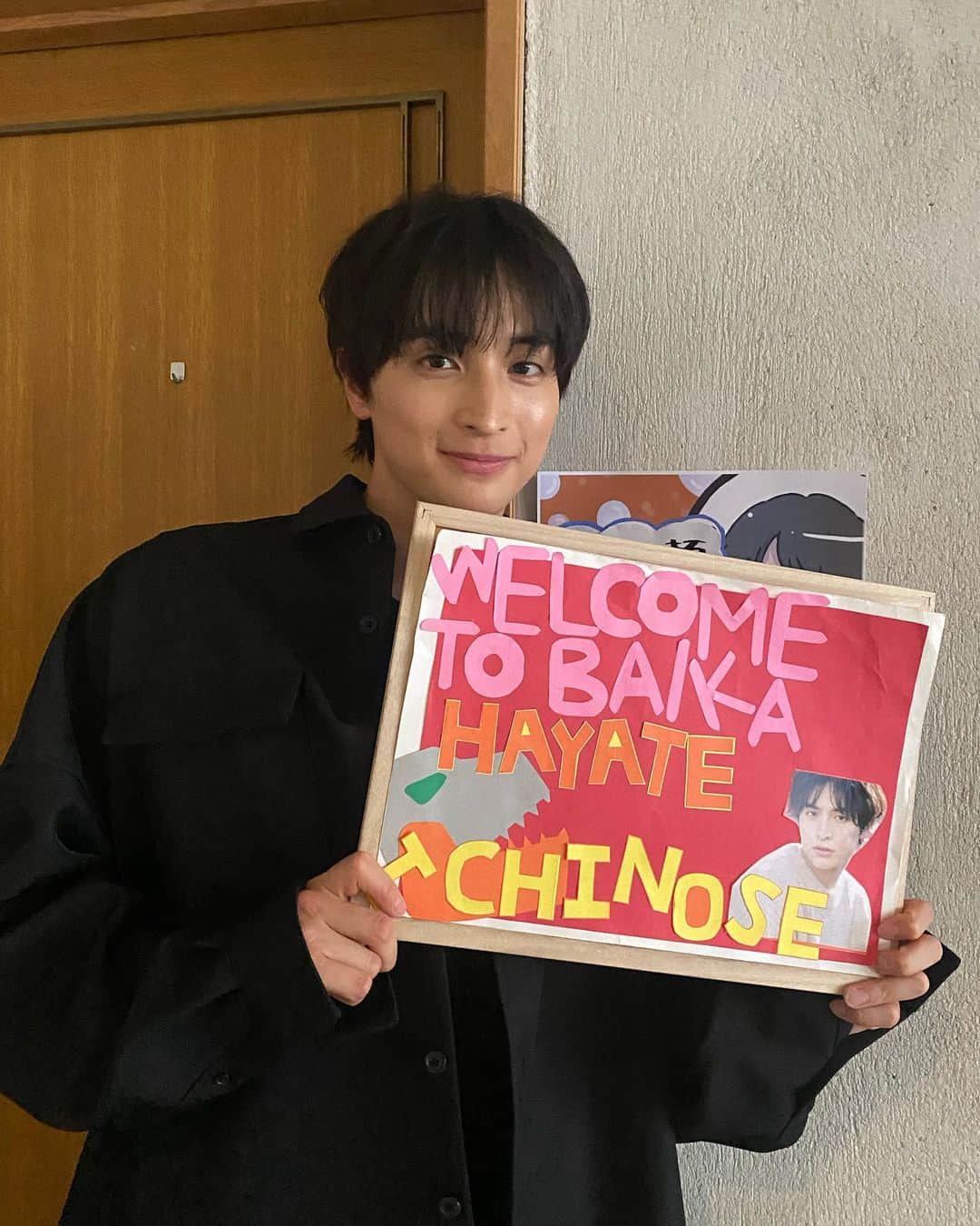 一ノ瀬颯さんのインスタグラム写真 - (一ノ瀬颯Instagram)「. . 【梅花女子大学 小梅祭】 . 本日、梅花女子大学 小梅祭にて トークショーをさせていただきました🎤 . とても素敵な校風で、チャレンジ＆エレガンスという理念にぴったりの素敵な学校でした💐✨ . そして、実行委員の方々、いつも来て下さる方々、初めて会いに来てくださった方々、みんなエレガントでした。僕の自慢です👏🏻 ̖́- . ちなみに、全員に初めましてみたいな顔して接してましたが、質問に当たった方はもちろん、いつもの顔ぶれは一人一人確認してましたよ🙆🏻 わざわざ来てくれてありがとうね！ . 今年はスケジュール的に学祭は梅花女子大学さんのみとなりますが、みなさんに会えて本当に最高の時間が過ごせました☺︎ . とても楽しい時間をありがとうございました！ そして、梅花女子大学のみなさん、このような機会を設けてくださって、本当にありがとうございました☺️ . . . #梅花女子大学 #小梅祭 #一ノ瀬颯」11月4日 22時10分 - hayate_ichinose_official