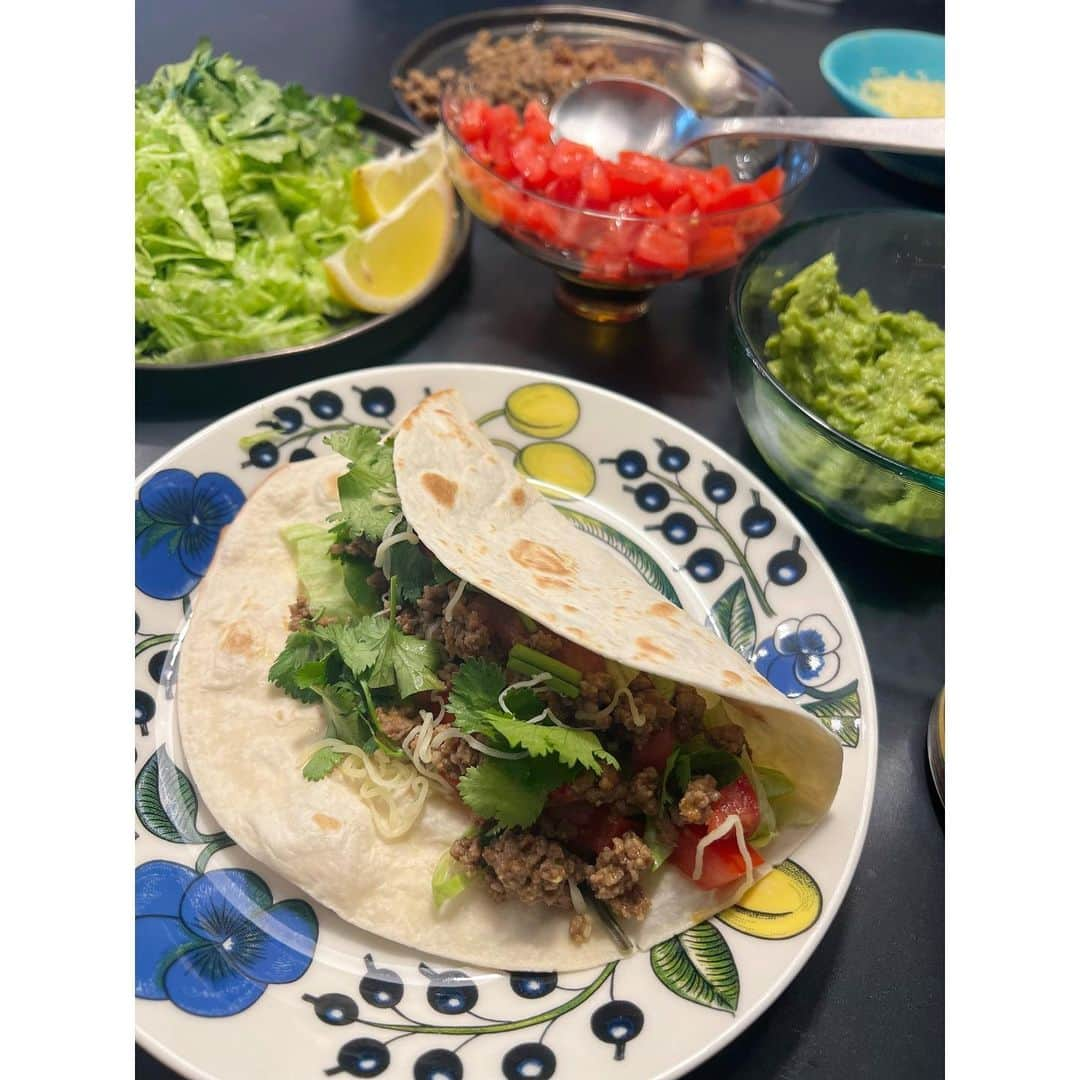 永島優美さんのインスタグラム写真 - (永島優美Instagram)「* はじめての #おうちタコス 🌮 よくばりがでてしまい具材を詰めすぎ…2枚で終了🤣 もっと食べたかった…🫠 バランスが難しいですね🌮  #タコス #タコスパーティー #タコパ」11月4日 22時03分 - yuumi_nagashima