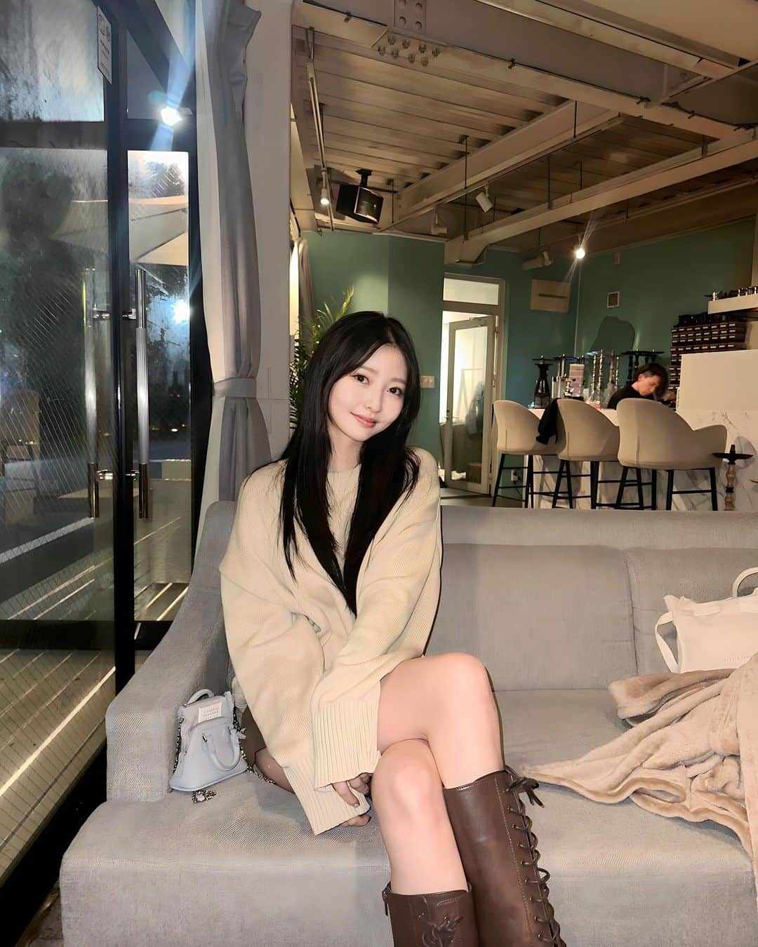 橋本萌花のインスタグラム：「水色とブラウンがすき🩵」
