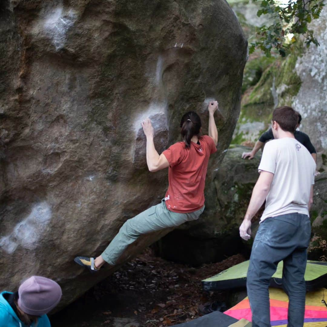 スターシャ・ゲージョさんのインスタグラム写真 - (スターシャ・ゲージョInstagram)「Ah Fontainebleau. Not the best weather this trip, only two proper climbing days, where I lost all my skin and power. I sent nothing proper, only Crème Brulé 7C 2nd try. Furthermore, I still haven't recovered from the European Qualifiers in Laval, taking both a physical and mental toll. Recovery takes time and one needs to be forgiving and kind to self. Which is not easy, when one is driven to achieve more and more.   It was still a great time with my friends, some climbing, cooking, getting free German language tutors, having silly conversations, messing around and throwing very bad jokes at each other. Photos by @flixen_bal. Thanks, crew ❤️」11月4日 22時06分 - gejostasa