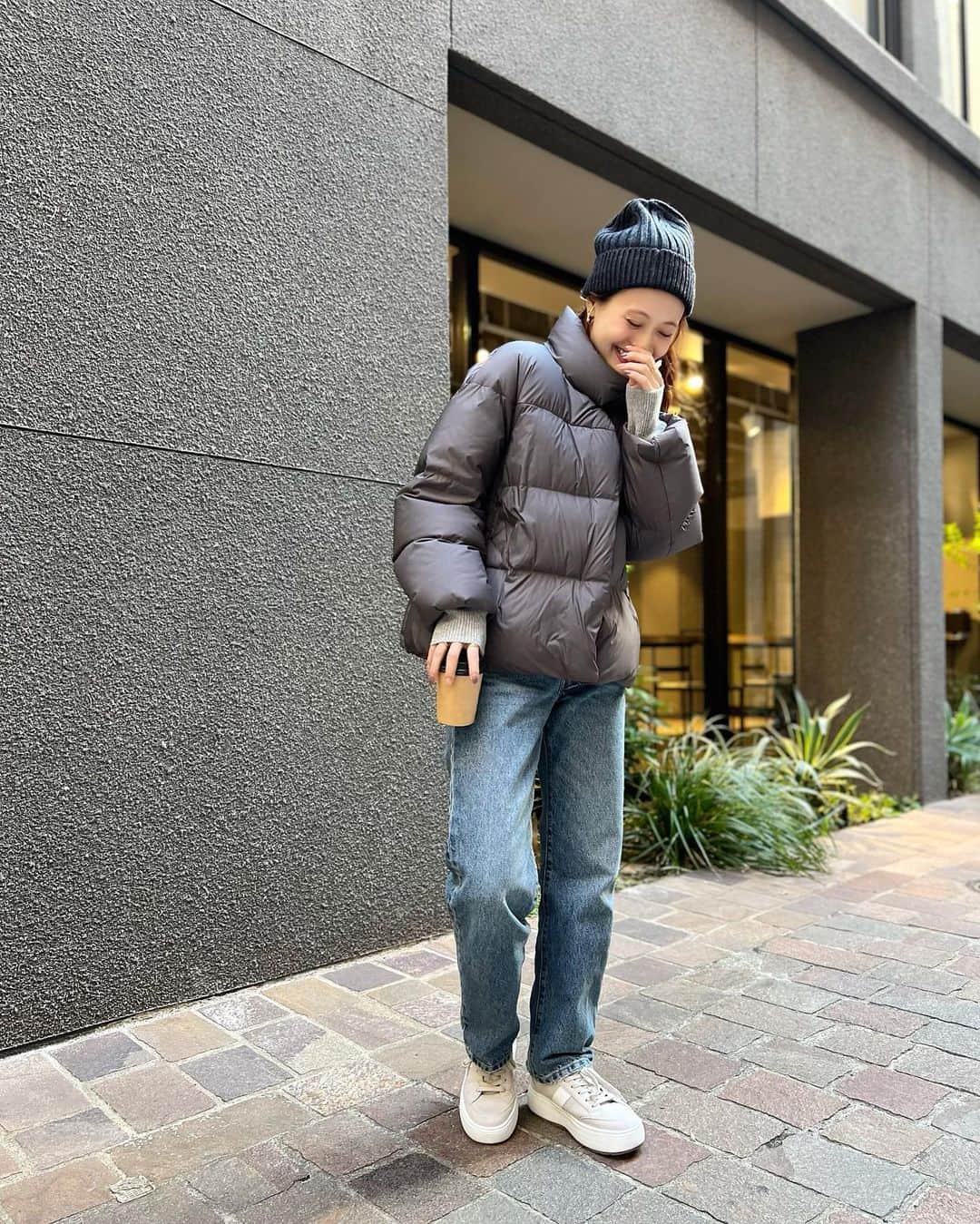 榊本麻衣のインスタグラム：「𓂃𓈒𓏸︎︎︎︎ ❤︎ ⁡ @stylehint_official さん主催の @uniqlo_jp の新作試着会へお伺いしてきました♡ ⁡ ⁡ せっかくの試着会だから 普段買わないカラーを試着してみた🩶 ⁡ グレーのパウダーソフトダウンジャケット 着てみたんやけど、まぁなんと言っても軽い😳!! なのに暖かい🫶 ふわっふわのダウンで着心地抜群◎ ⁡ ニット帽もダークグレーでとことん グレーコーデにしてみた🩶 10色もあるから好みのカラー見つかりそう👌!! ⁡ ⁡ #UNIQLO #UNIQLO新作 #UNIQLOコーデ #ユニクロ #gu #guコーデ #ファッション」