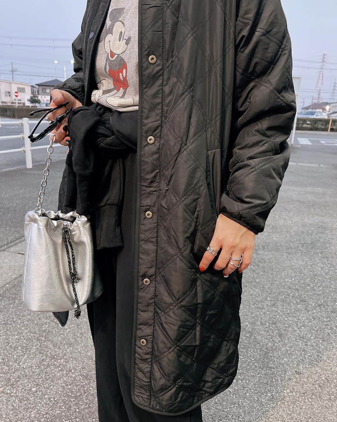 natsupoo0315さんのインスタグラム写真 - (natsupoo0315Instagram)「ボアとキルティングの両方を楽しめる リバーシブルロングコート🧥 キルティング面は撥水加工だから 雨や雪の日にも大活躍するよ🙆‍♀️  ボアコートって身幅でがちだけど これはオーバーサイズすぎないから すっきり着たい方にも🫶♥️  @sonnylabel   #PR #sonnylabel  #サニーレーベル  #ボアコート #ママコーデ #大人カジュアル」11月4日 22時09分 - natsupoo