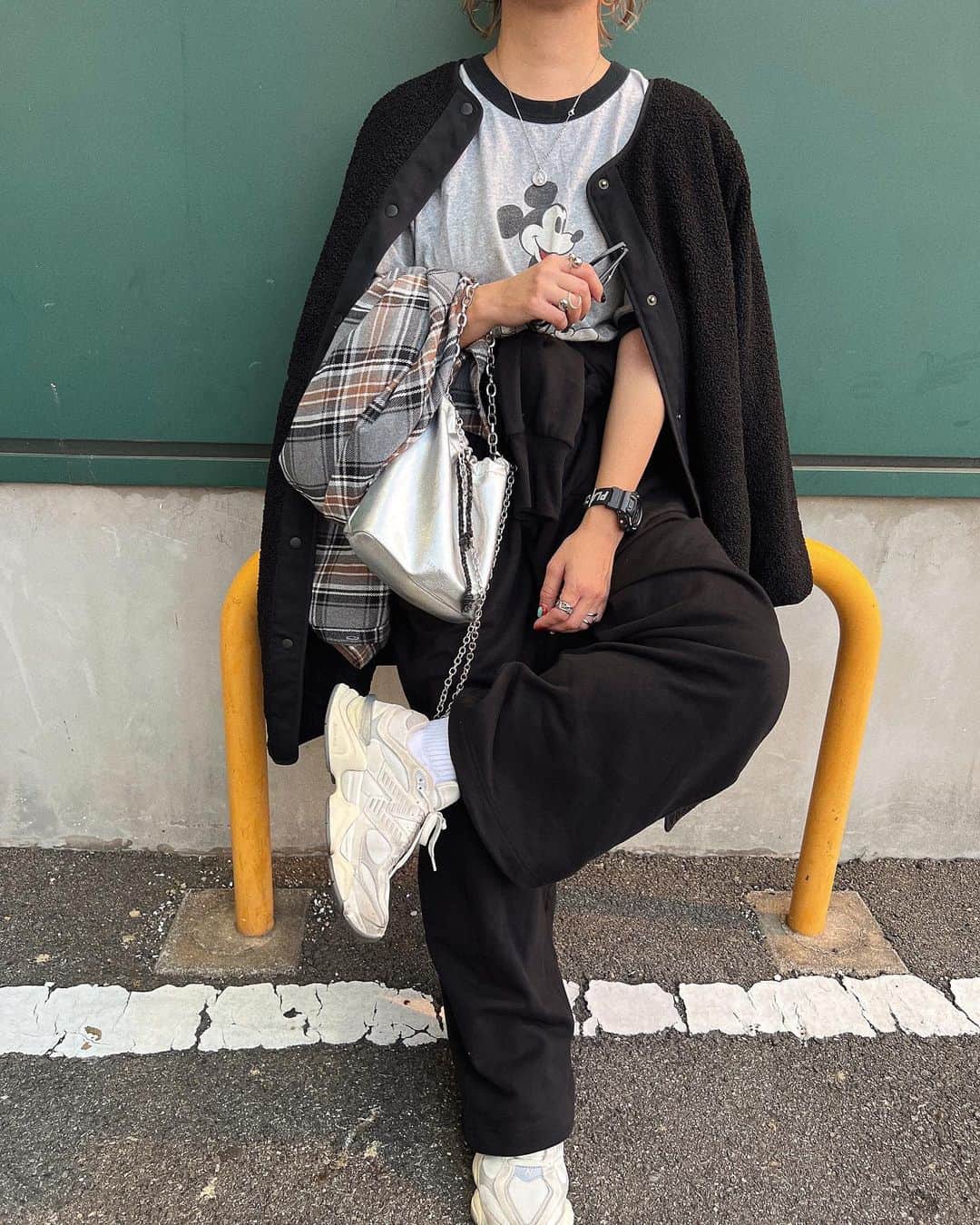 natsupoo0315さんのインスタグラム写真 - (natsupoo0315Instagram)「ボアとキルティングの両方を楽しめる リバーシブルロングコート🧥 キルティング面は撥水加工だから 雨や雪の日にも大活躍するよ🙆‍♀️  ボアコートって身幅でがちだけど これはオーバーサイズすぎないから すっきり着たい方にも🫶♥️  @sonnylabel   #PR #sonnylabel  #サニーレーベル  #ボアコート #ママコーデ #大人カジュアル」11月4日 22時09分 - natsupoo