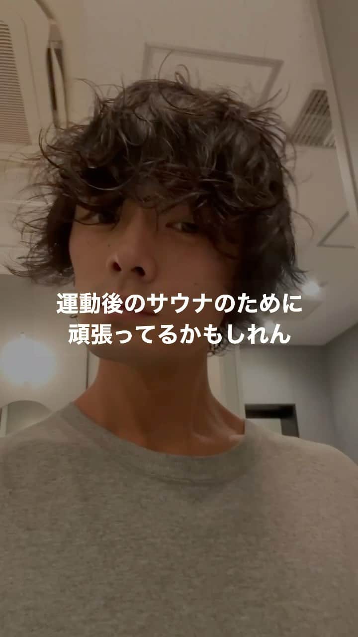 長坂 睦生のインスタグラム：「1週間前からジム始めました🏋️」