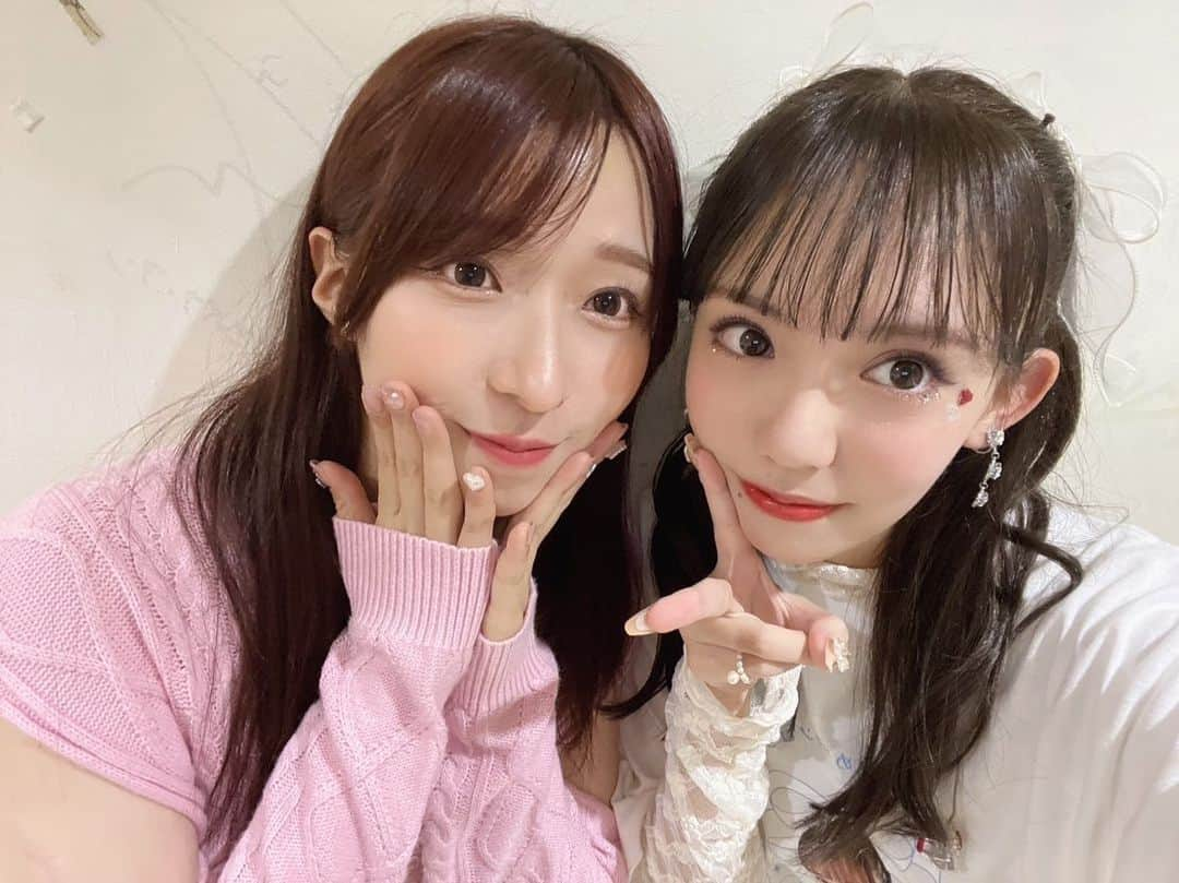 大黒柚姫さんのインスタグラム写真 - (大黒柚姫Instagram)「＊ マブダチ#川瀬あやめ ちゃんの生誕祭に行ってきたよ💚💚💚 本当ーーーーにお歌がお上手でずっと歌声聞いていたかった🥰 しかもハロプロ曲多めで沸いた... ロマモーやってくれて 初めて「オシオキキボンヌ」とか「大の大人が！！」って言う側を経験しました、最高ですね👍笑 しかも終わったあとメッセージ付きのポストカードくれてすごい嬉しかった🥲  生誕に来てたるりちゃんともあちゃんにも会えた〜✨💕  本当に本当に素敵な生誕祭を開催してくれてありがとう🤍 そして改めてお誕生日おめでとう🎉 大好きだよ！本当に！！！！ これからも仲良くしてね(˶> <˶)♡  #ukka #川瀬あやめ ちゃん #芹澤もあ ちゃん#葵るり ちゃん #スタプラ#アイドル#川瀬あやめ生誕祭  #japan #japaneseidol #idol」11月4日 22時12分 - yuzuki_oguro_official