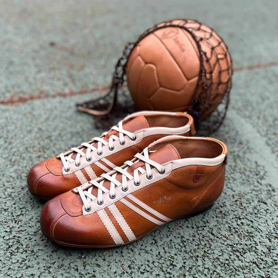ツェハのインスタグラム：「Carl Hässner LIBERO Collection #libero  #zehaberlin #zehastore #trainer #derby #sneakers #shoes #footwear #retrosneakers #vintage #berlin #oldgermanbrand #mensfashion #fashion #fashionstyle #50s #vintagesoccer #soccer #calcio #fussball #storiadelcalcio #football #vintagefootball」