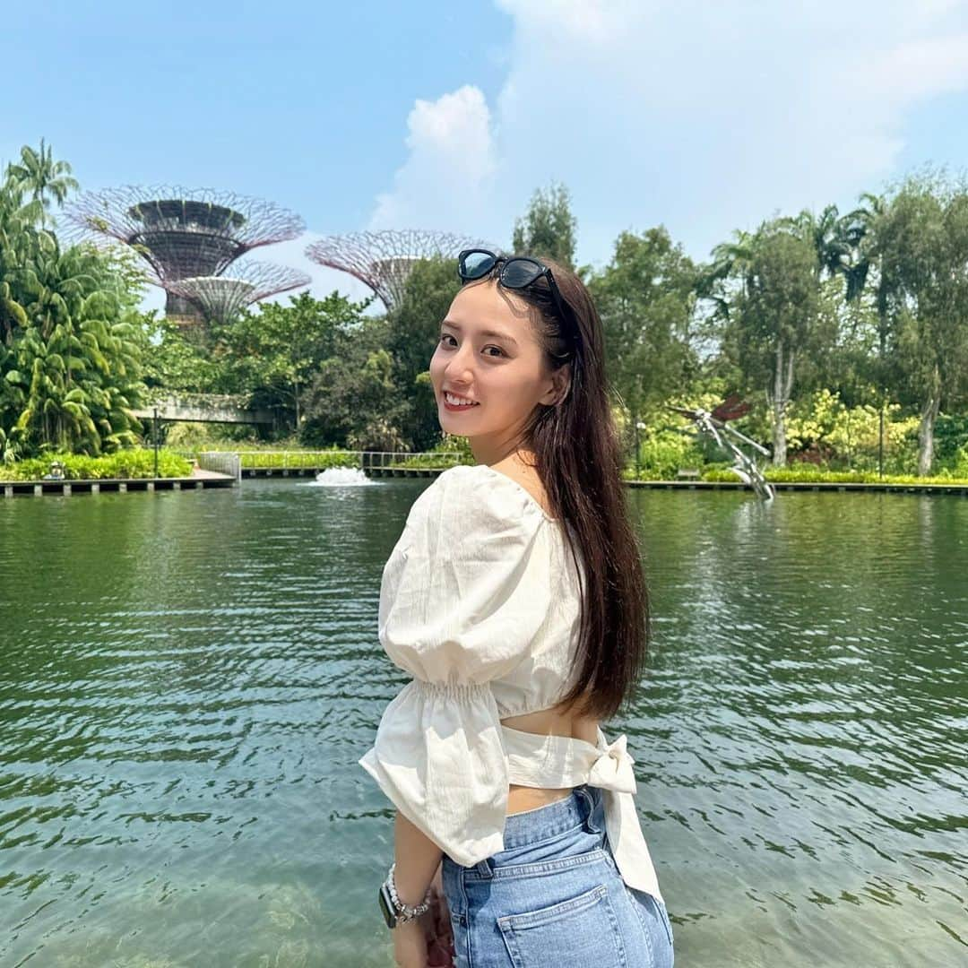 宮原華音のインスタグラム：「また海外行きたいなー🇸🇬  みんなのおすすめの国は？  #シンガポール #singapore」